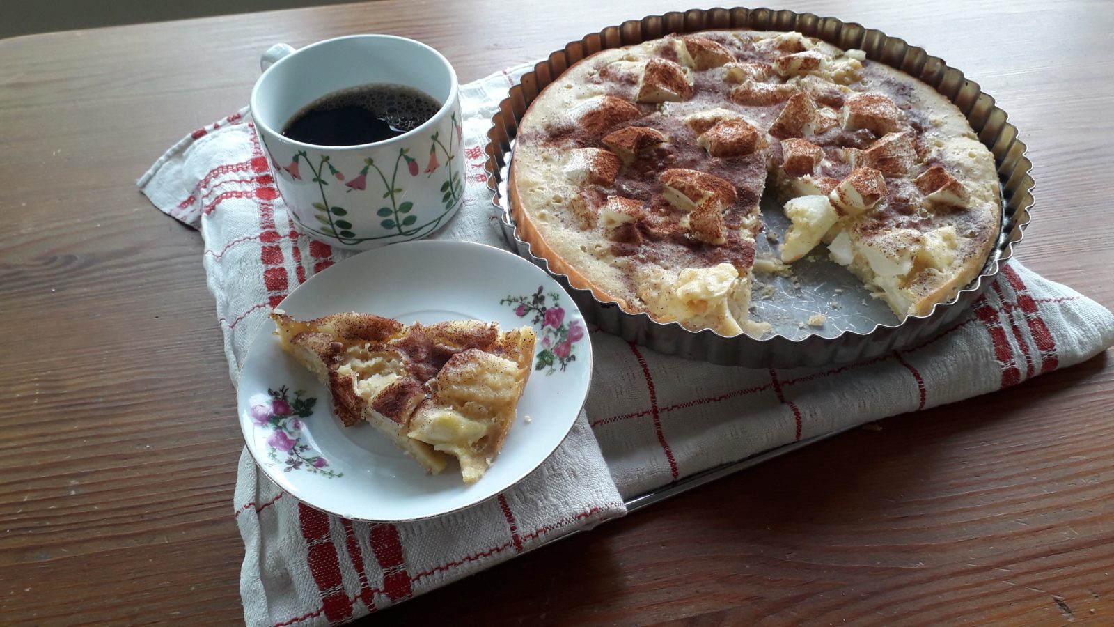 Glutenfri Äppelkaka med kanel och solrosfrön